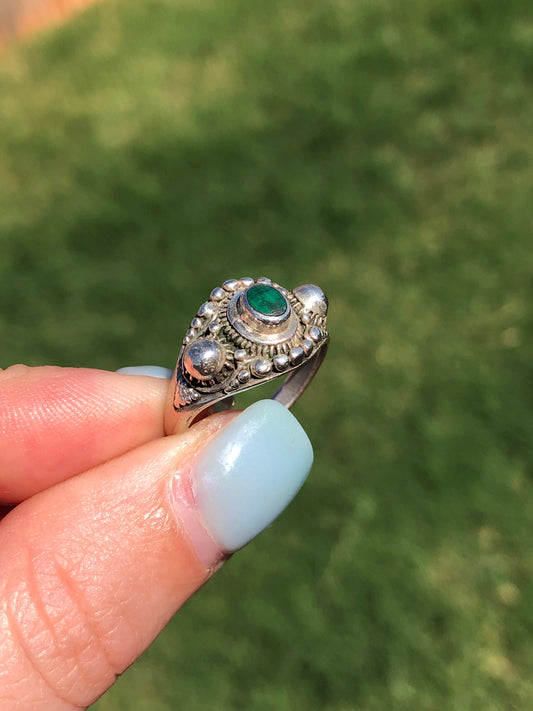 Vintage Sterling Silver Green Stone Ring