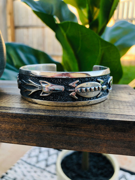 Sterling Navajo Storyteller Detail Animal Cuff